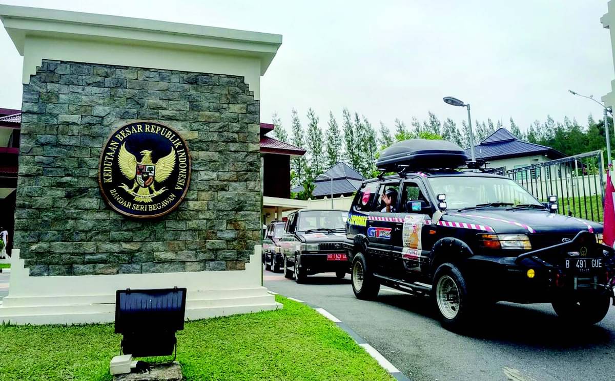 Melintasi Tiga Negara Kijang dan Avanza-Veloz