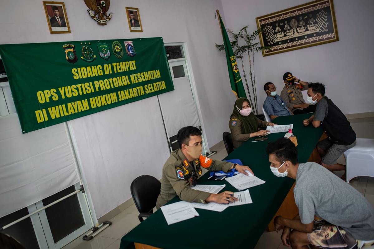 164Ribu Warga Ditindak karena tak Pakai Masker, Denda Capai Rp2,4M