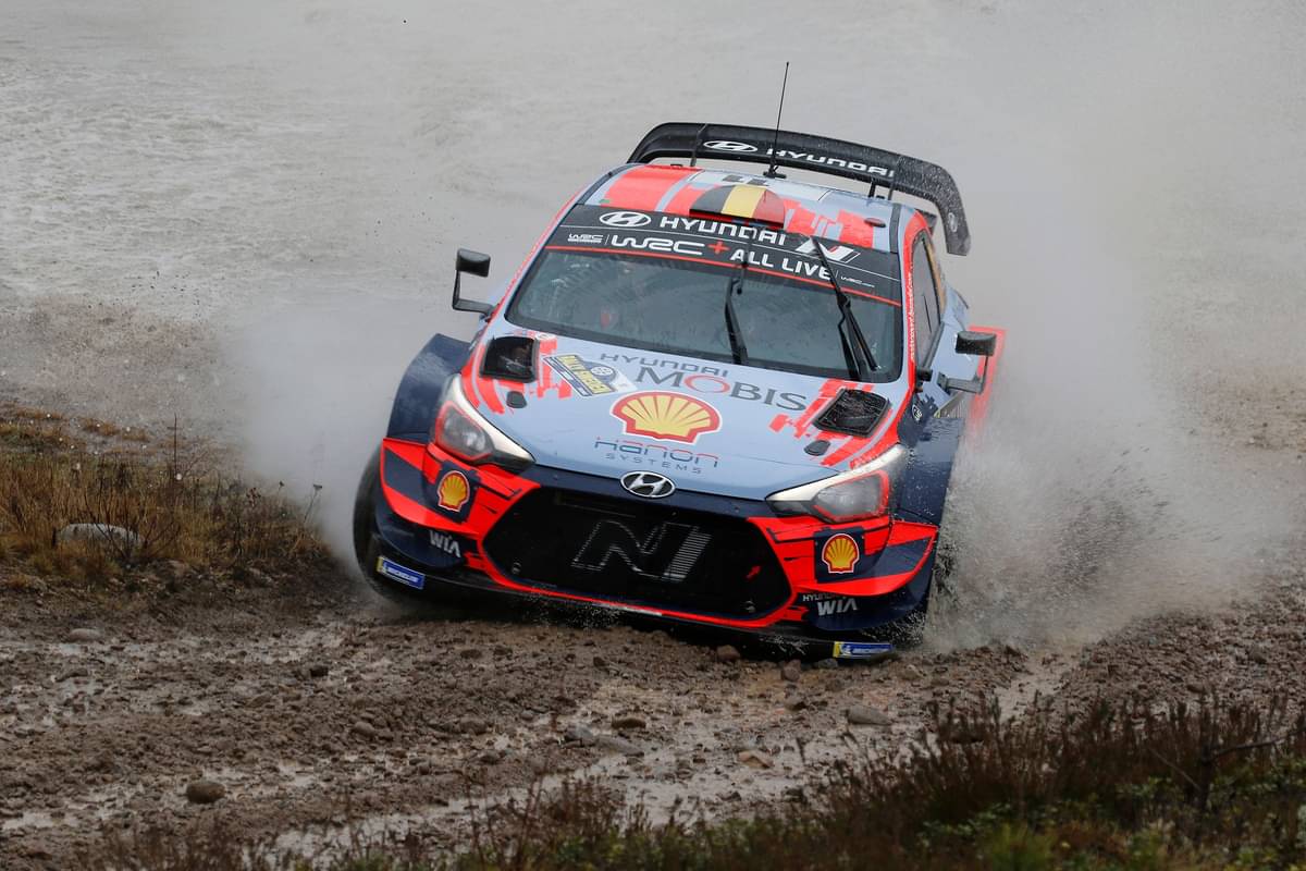 Pembalap Belgia Thierry Neuville berlaga di Reli Swedia, Februari lalu.