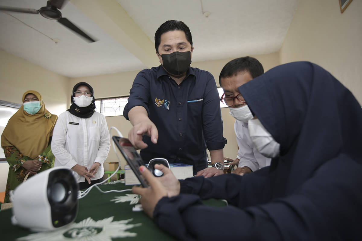 Resmikan Sentra Vaksinasi di Medan, Erick: Pandemi Belum Berakhir