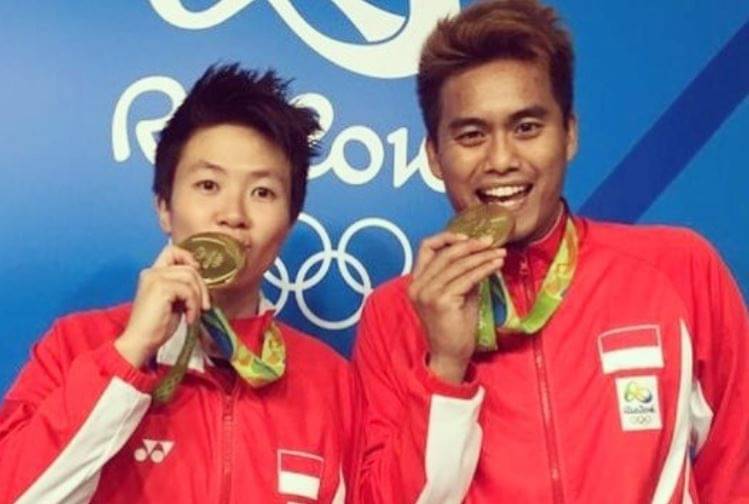 Tontowi Ahmad (kanan) kala meraih medali emas Olimpiade Rio de Janeiro 2016 bersama Liliyana Natsir.