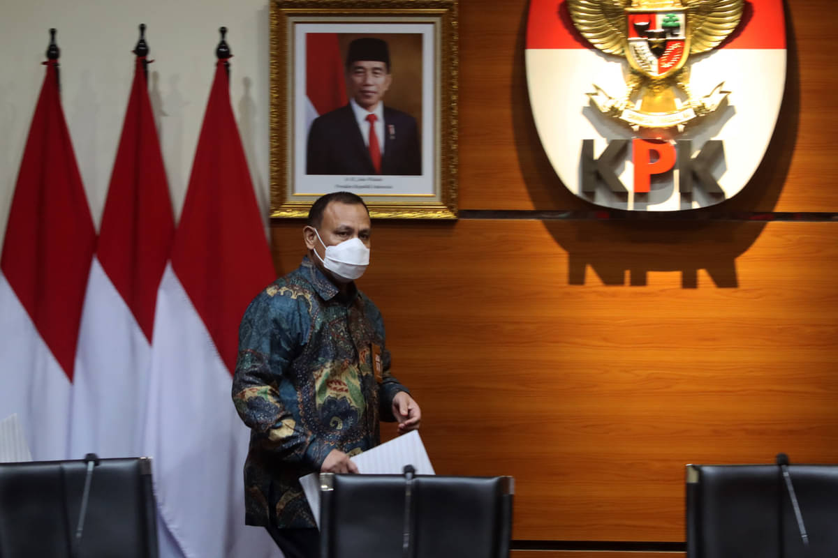 Ketua KPK Firli Bahuri saat bersiap menyampaikan keterangan pers.