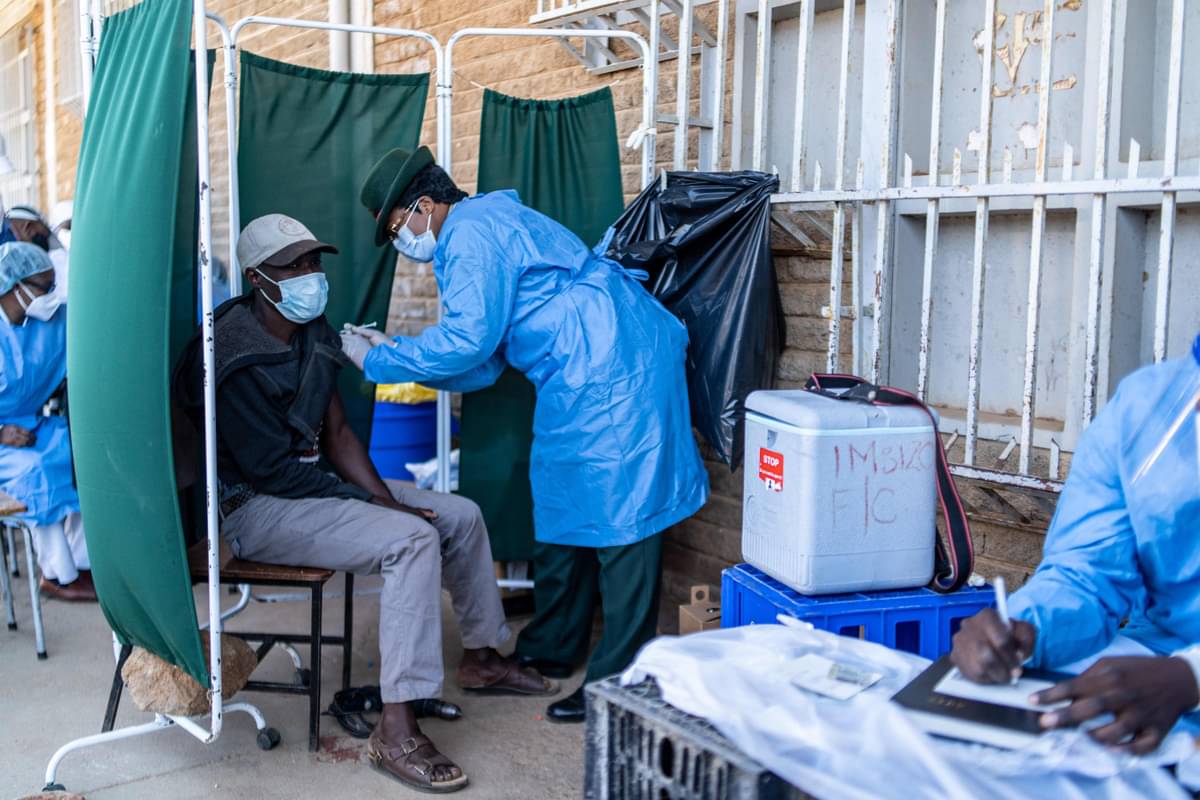 Zimbabwe Persilahkan ASN Mengundurkan Diri Jika Menolak Divaksin Covid-19