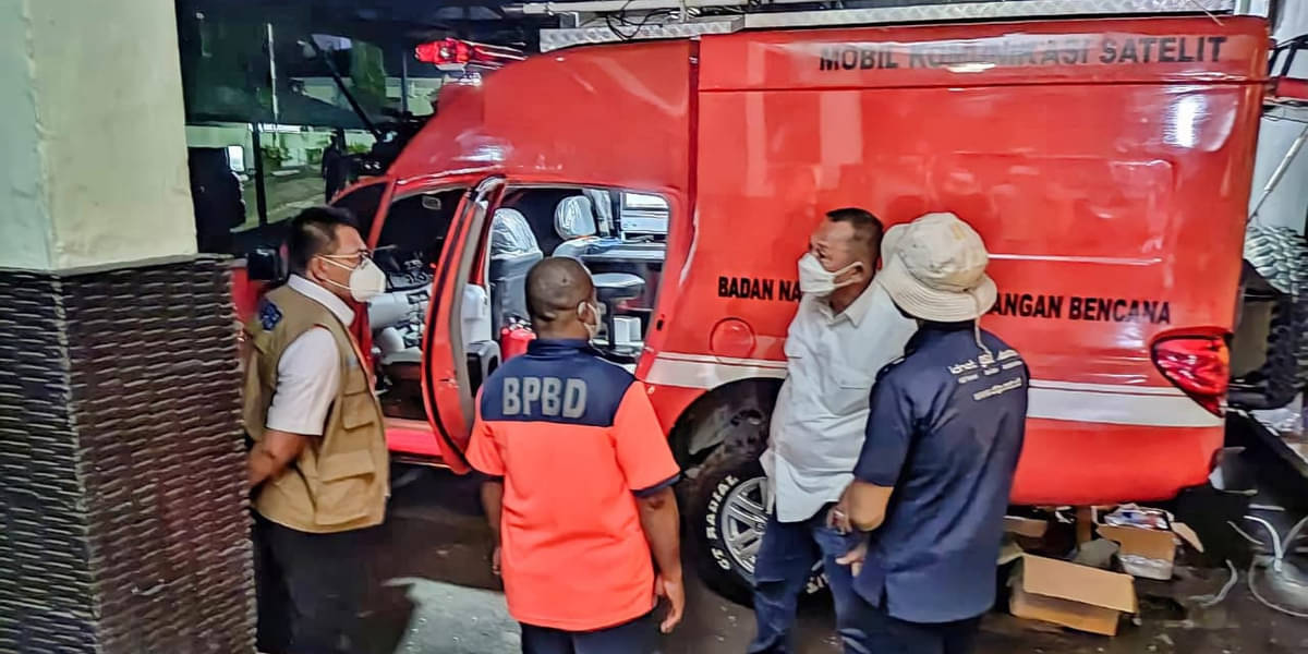 Mobil komunikasi berteknologi satelit BNPB diterjunkan ke arena PON Papua.