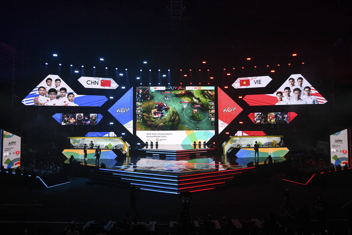 Pertandingan tim eSports Vietnam melawan Cina pada ekshibisi eSports cabang permainan Arena of Valor (AOV) Asian Games ke-18.