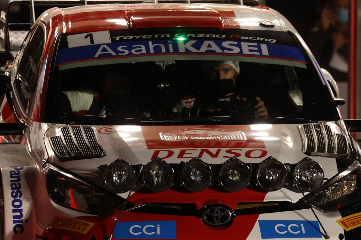 Pembalap Prancis Sebastien Ogier kala melakukan start di Reli Monte Carlo