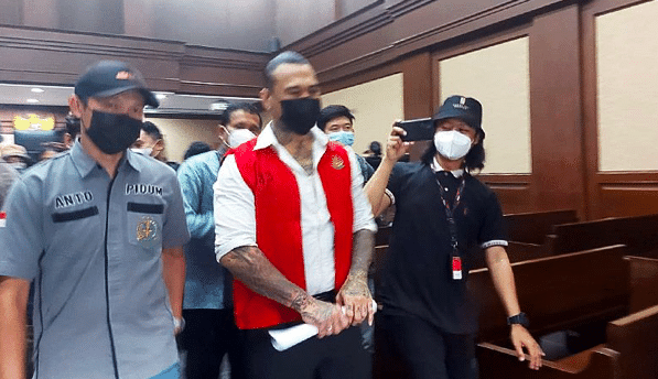 Musisi I Gede Aryastina alias Jerinx SID usai menjalani sidang pembacaan tuntutan JPU di PN Jakarta Pusat, Kemayoran, Jumat (18/2).