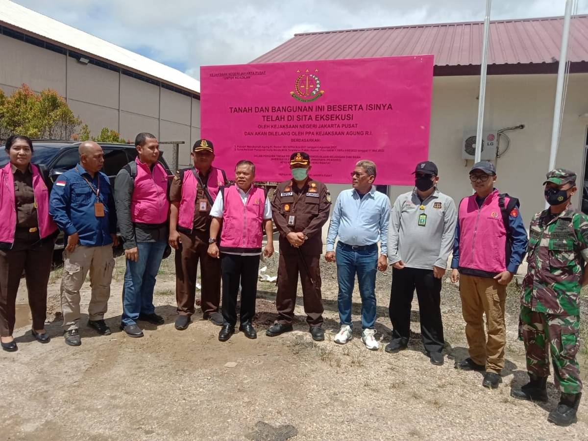 Proses penyitaan aset tambang batu bara yang dilakukan Kejaksaan Agung terhadap tersangka kasus korupsi JIwa Sraya, Heru Hidayat