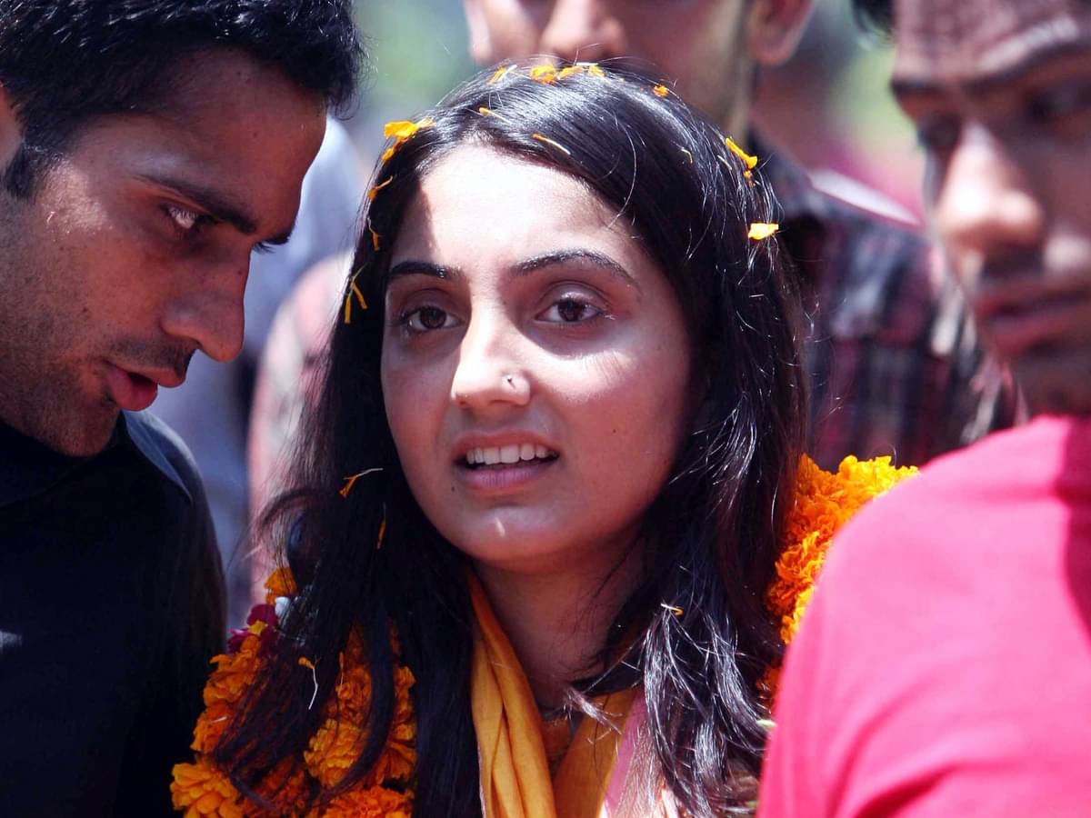 Nupur Sharma (tengah).