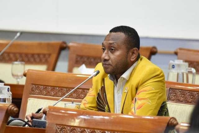 Anggota Komisi I DPR RI Dapil Papua Yan Permanes Mandenas