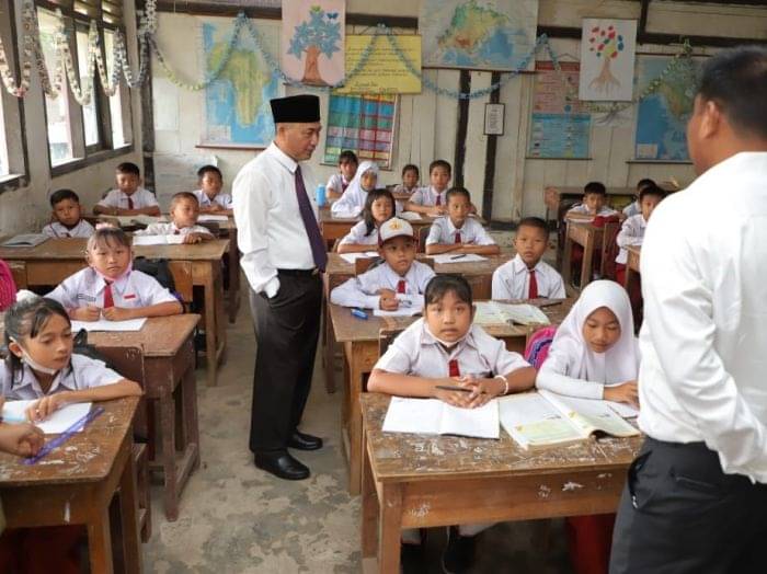 Ilustrasi seragam sekolah