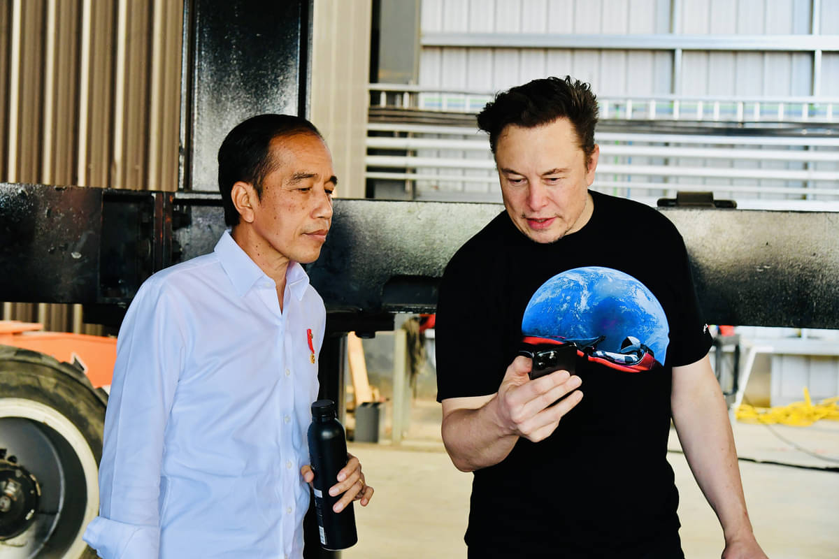Presiden Jokowi saat berbincang dengan founder SpaceX Elon Musk di Amerika Serikat.