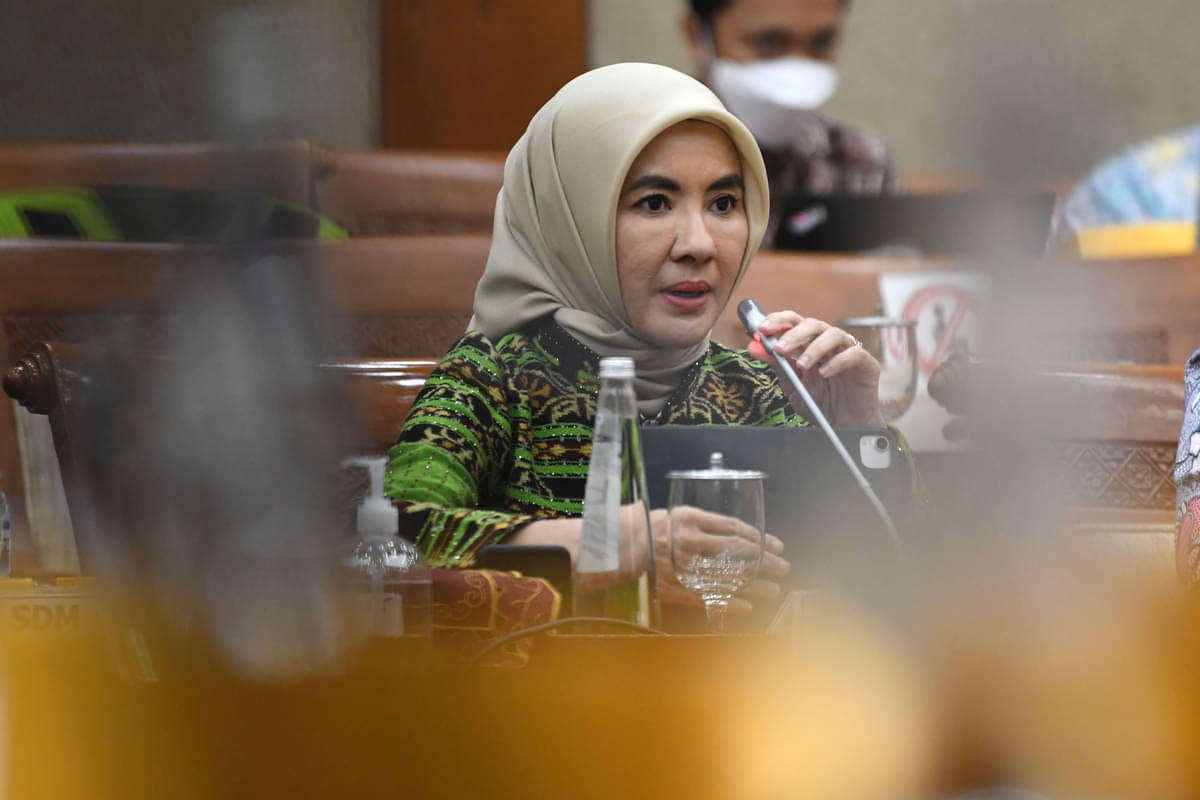 Direktur Utama PT Pertamina (Persero) Nicke Widyawati menyampaikan paparan dalam rapat kerja bersama Komisi VI DPR.