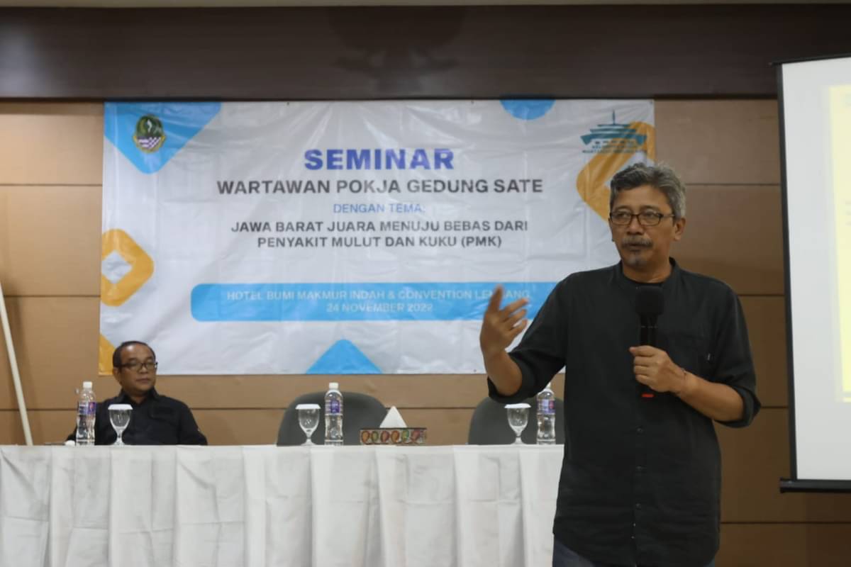Kabid Bidang Kesehatan Hewan dan Kesehatan Masyarakat Veteriner Jabar Supriyanto memaparkan antisipasi penyebaran penyakit mulut dan kuku