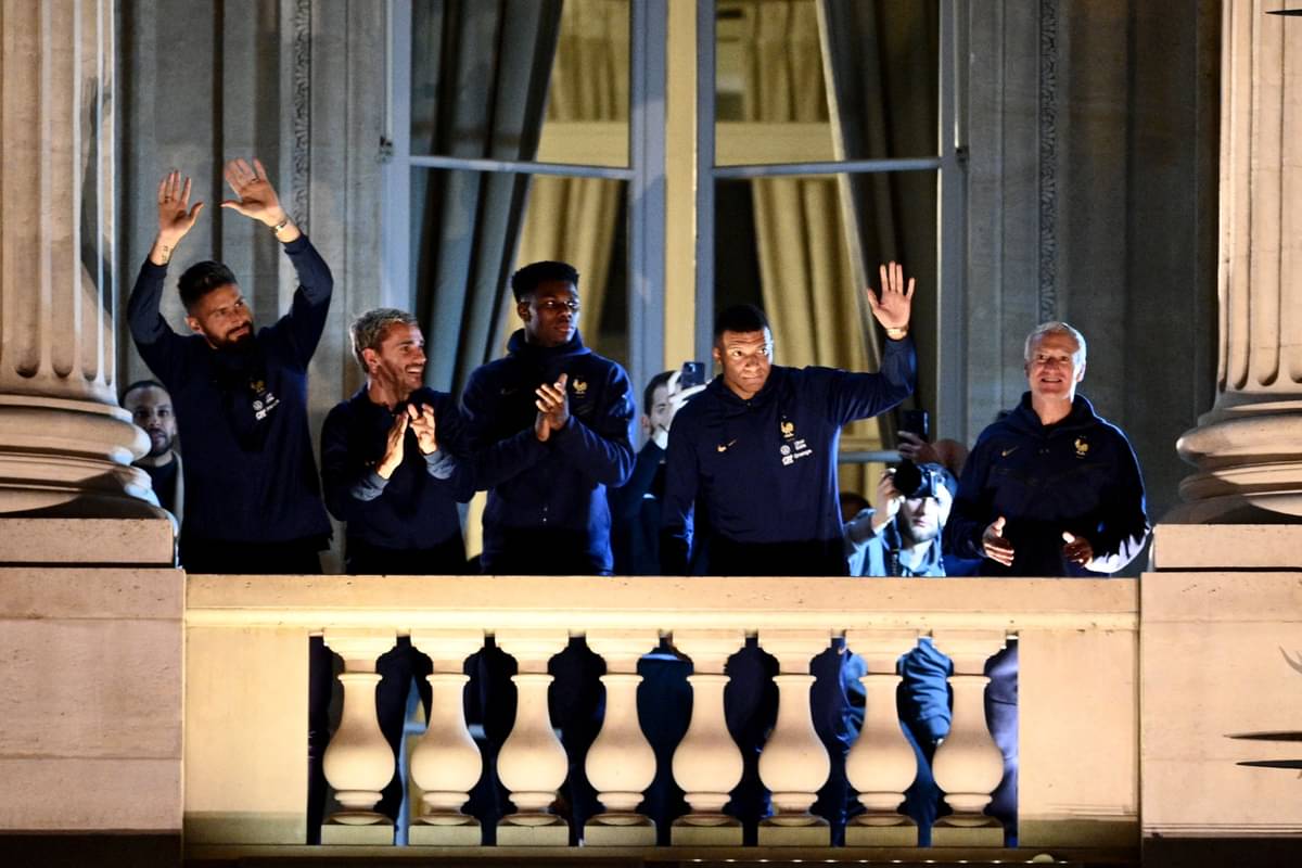 Para punggawa timnas Prancis di Hotel de Crillon, Paris, Prancis.