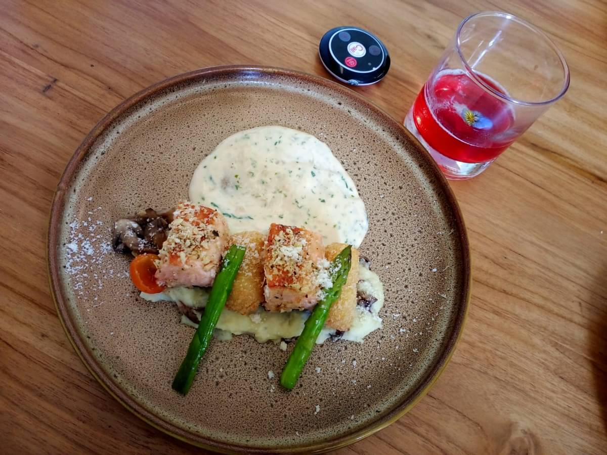 Menu baru Kafe Jenderal Kopi Nusantara Buwas berbahan dasar ikan salmon.