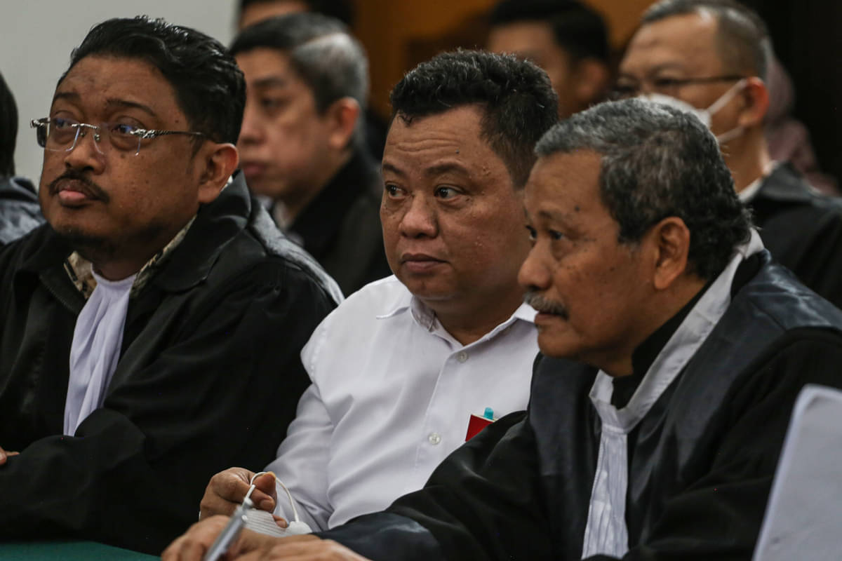 Terdakwa kasus pembunuhan Brigadir J, Kuat Ma'ruf (tengah), mengikuti sidang lanjutan di PN Jakarta Selatan, Jakarta, Rabu (14/12).