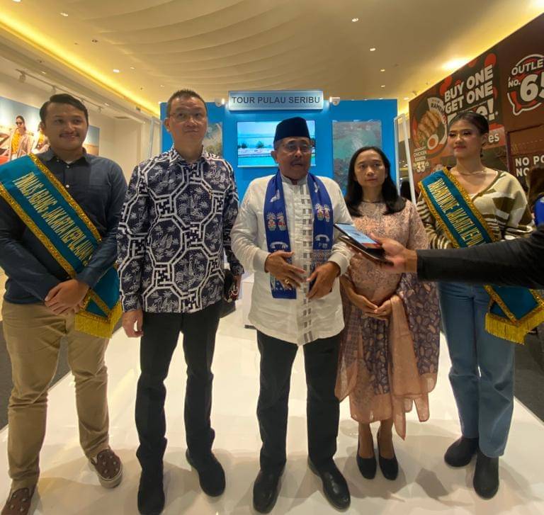 Bupati Kebupaten Kepulauan Seribu, Junaedi, S.Sos,Msi, resmi menutup 'Jakarta Kepulauan Seribu Travel Fair' di Mall Baywalk, Pluit, Jakarta.