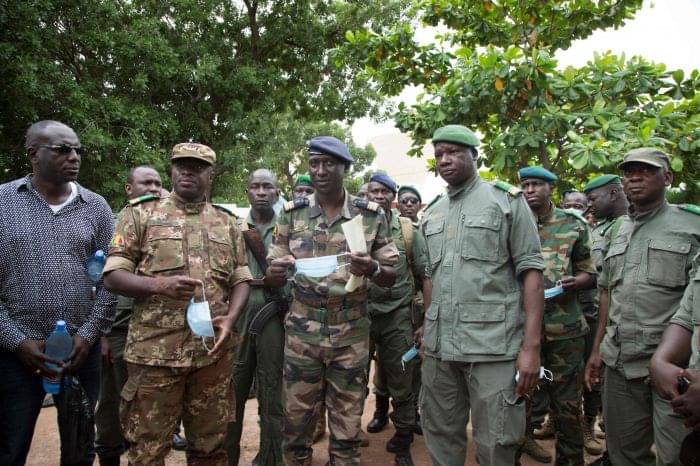 Sejumlah petinggi junta militer Mali memberikan keterangan pers, Rabu (19/8). 