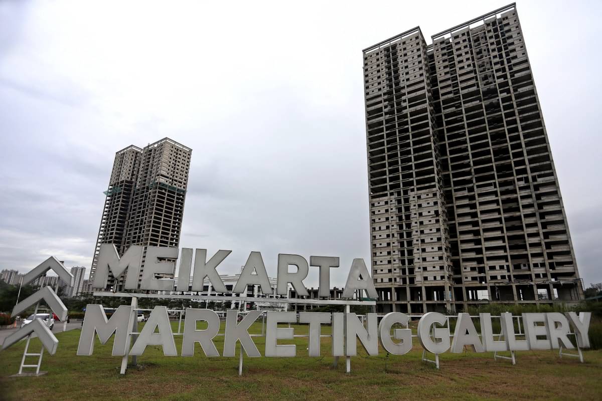 Bangunan apartemen yang belum rampung yang berada di District 1 kawasan megaproyek properti Meikarta, Bekasi, Jawa Barat, Selasa (14/2/2023)