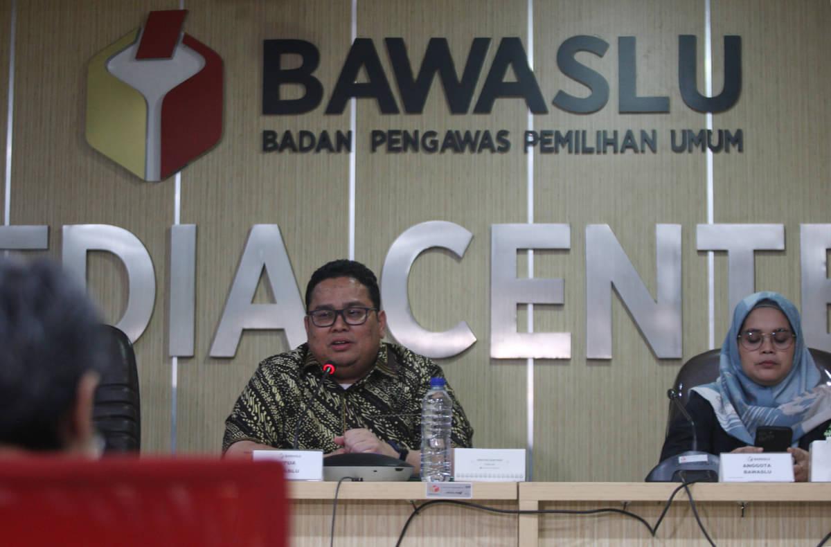 Ketua Bawaslu RI Rahmat Bagja saat memberikan keterangan pers.