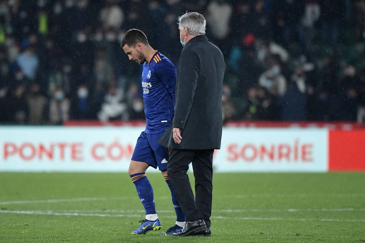Eden Hazard (kiri) dan Carlo Ancelotti (kanan)