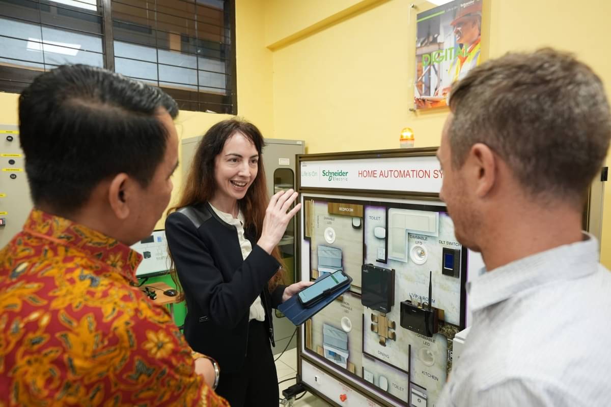 Implementasi kemitraan Kemendikbudristek dan Schneider Electric Global dengan program Centre of Excellence (CoE)