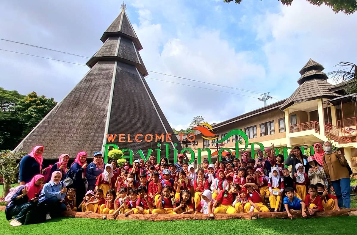 Outing Class SDN Jatirahayu VI di TMII