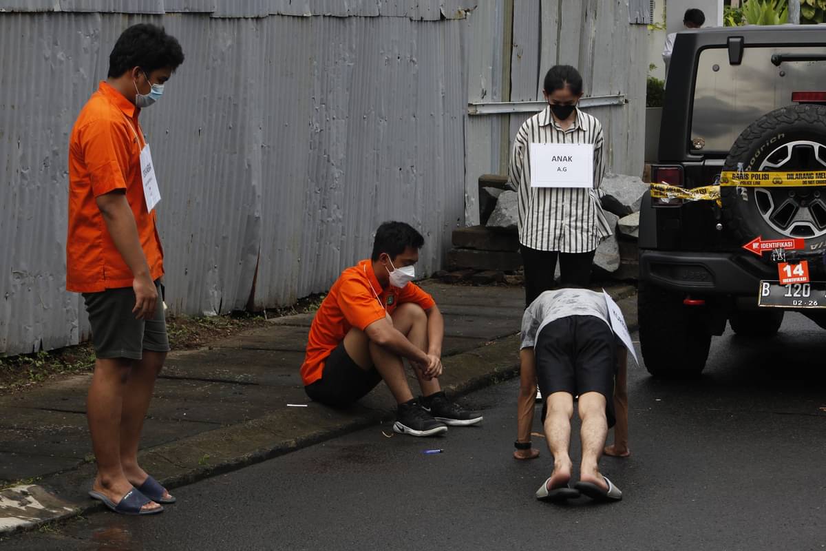 Tersangka Shane Lukas (kiri) pada momen reka ulang penganiayaan David Ozora, pada 10 Maret 2023.