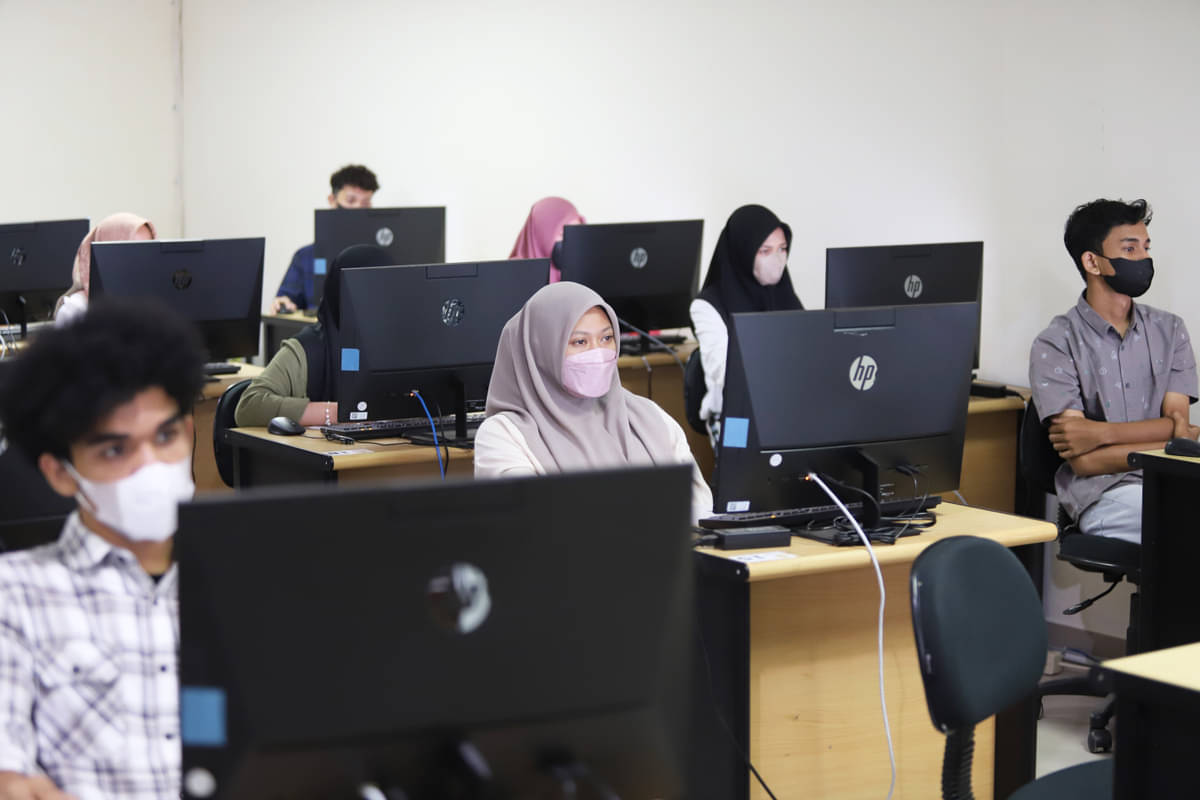 Peserta Ujian Tulis Berbasis Komputer (UTBK) di Aceh, Kamis (30/6/2022).