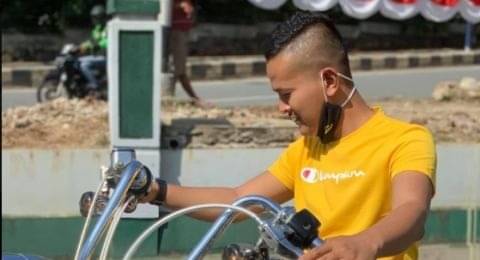  Dhawank Delvi. sipir dati Lapas Rajabasa, Lampung, memamerkan motor besarnya di media sosial. 