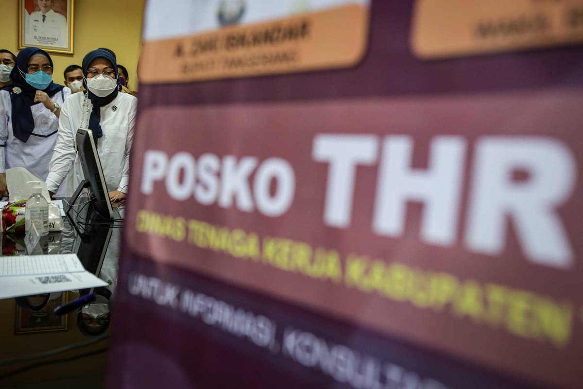 Kementerian Tenaga Kerja menerima aduan terkait pembayaran THR di Posko THR.