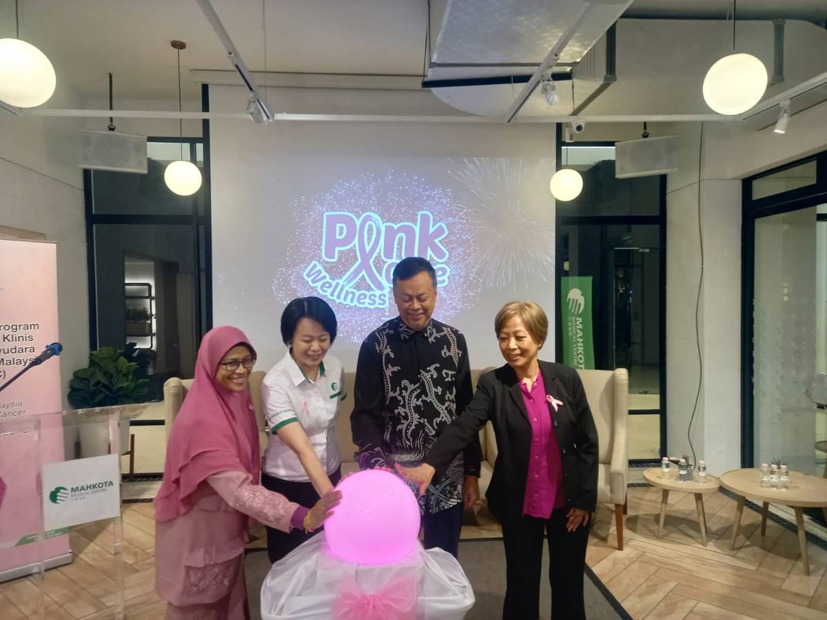 Mahkota Medical Centre (MMC) meluncurkan program perawatan kanker payudara PinkCare Wellness untuk perempuan Indonesia.