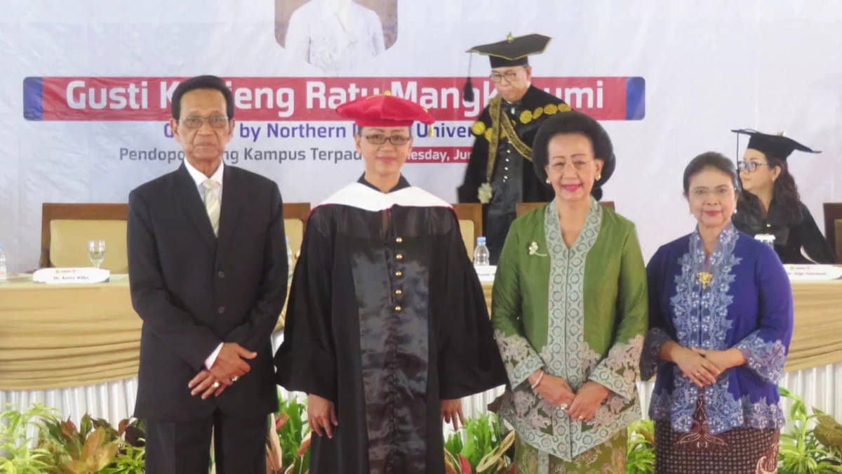 GKR Mangkubumi menerima gelar Doktor Kehormatan dari Northern Illinois, AS