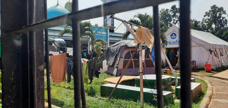 Sudah enam bulan warga binaan Lapas Cianjur masih tinggal di tenda penampungan karena proses pembangunan belum rampung.