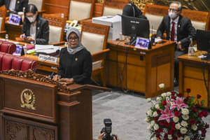 Ketua Badan Pemeriksa Keuangan (BPK) Isma Yatun di rapat Paripurna DPR.