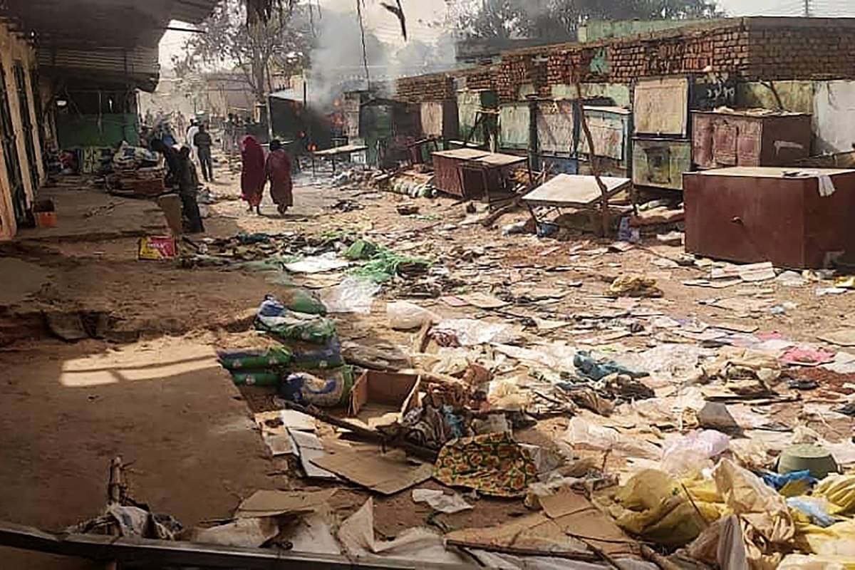 Suasan sebuah kota di Sudan yang hancur dan berantakan karena perang