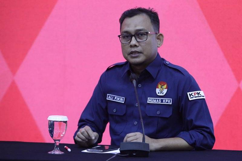 Hasil pemeriksaan saksi, KPK mengungkapkan tersangka meminta suap agar bisa mencairkan dana PEN Kabupaten Muna.