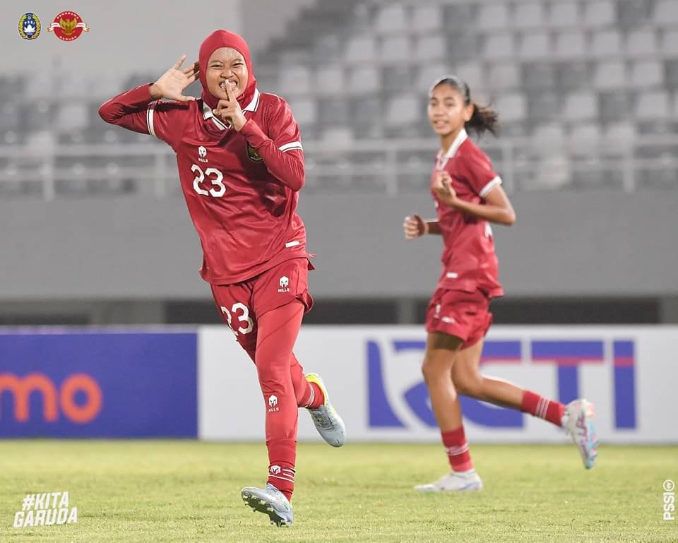 Ayunda Dwi Anggraini mengenakan nomor punggung 23.