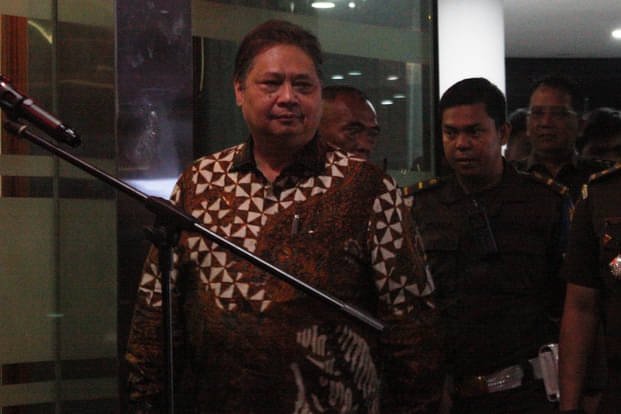 Menteri Perekonomian RI Airlangga Hartarto usai menjalani pemeriksaan di gedung Kejaksaan Agung.