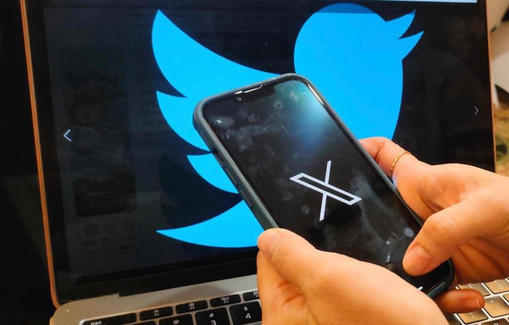 Perubahan nama logo twitter di App Store ditolak Apple