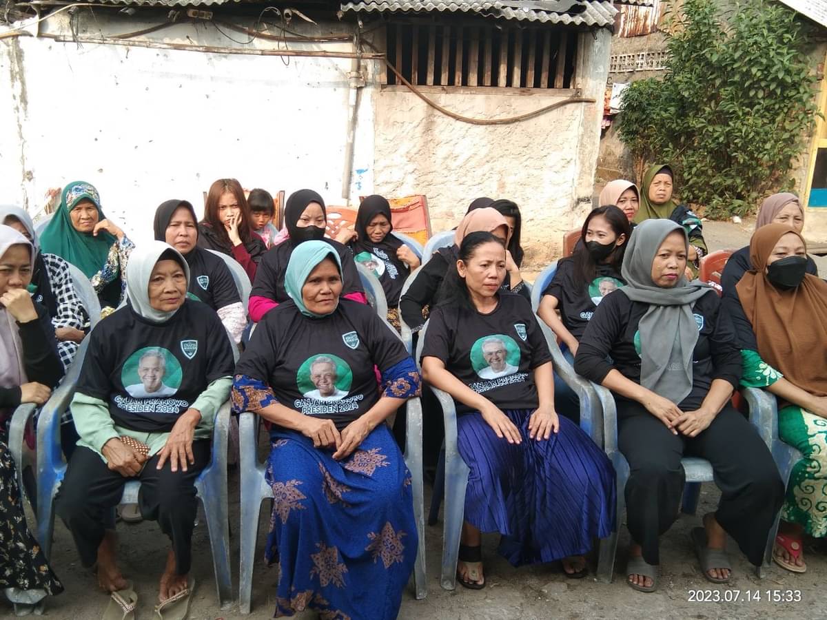 Ibu-ibu peserta pelatihan pembuatan kue klepon