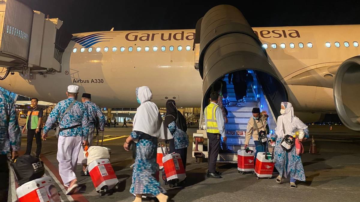 Jemaah haji tiba di Banda Juanda, Surabaya.