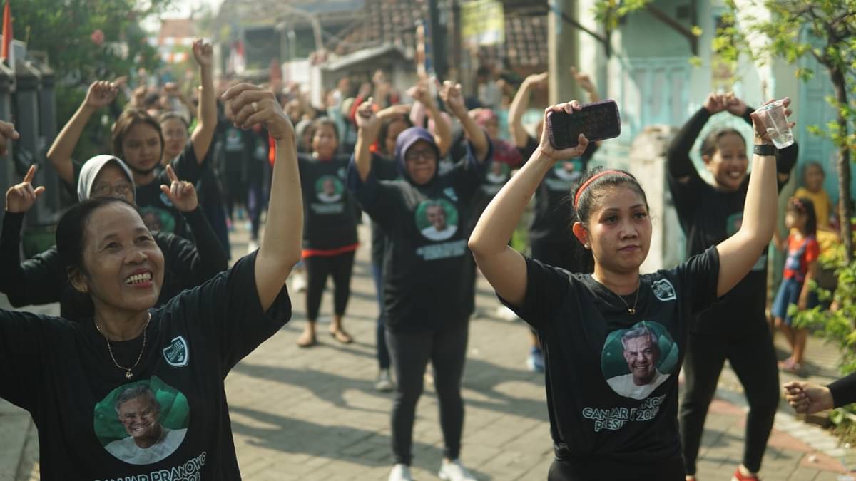 Kowarteg gelar senam bersama ibu-ibu dan milenial di Surabaya