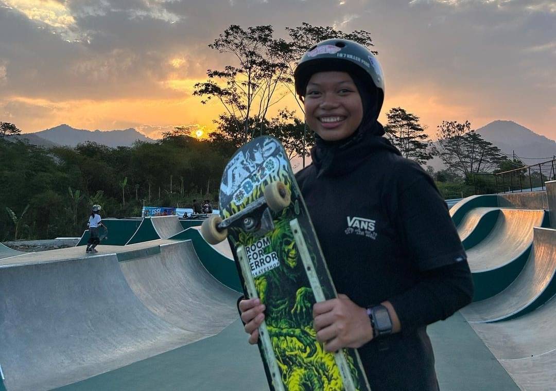Atlet skateboard Nyimas Bunga Cinta.