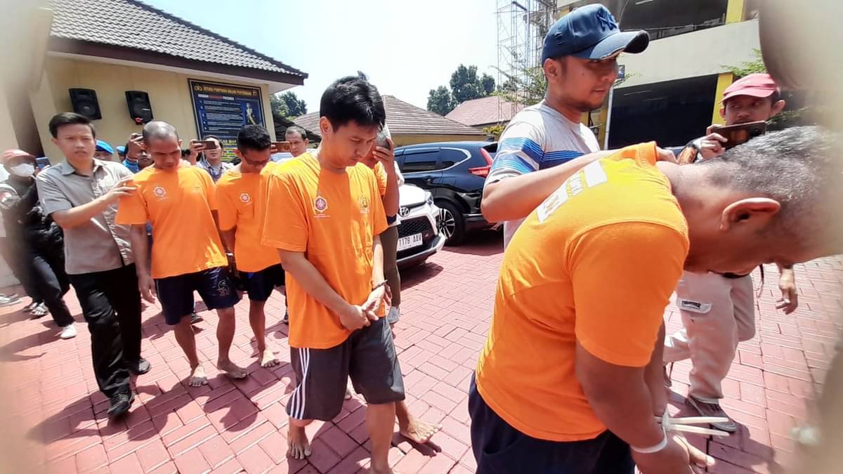 Polresta Bogor Kota menangkap 5 warga sipil dalam kasus pemalsuan dokumen PPDB tingkat SMP dan SMA Kota Bogor Juli 2023. 