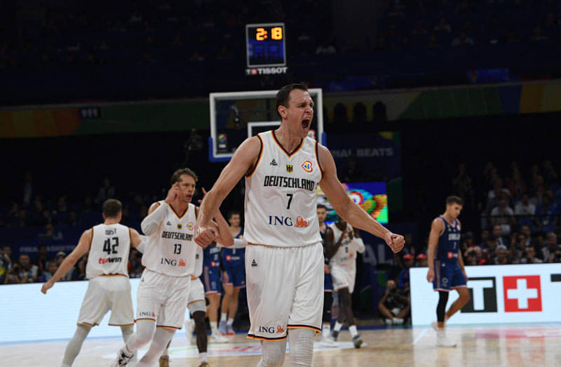 Jerman menundukan Sebia dengan skor 83-77 yang mengantarkan mereka sebagai juara Piala Dunia FIBA 2023.