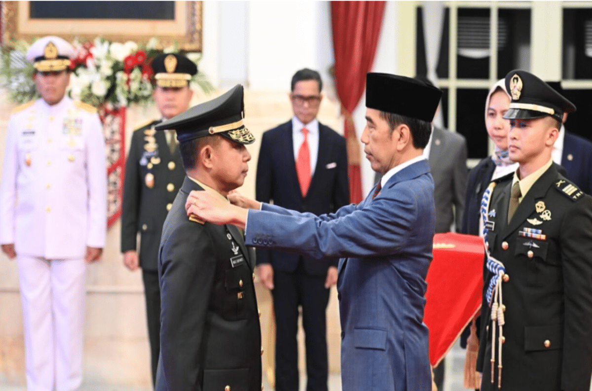 Pelantikan Agus Subiyanto sebagai KSAD dilakukan Presiden Joko Widodo di Istana Negara, Jakarta, pada Rabu (25/10).