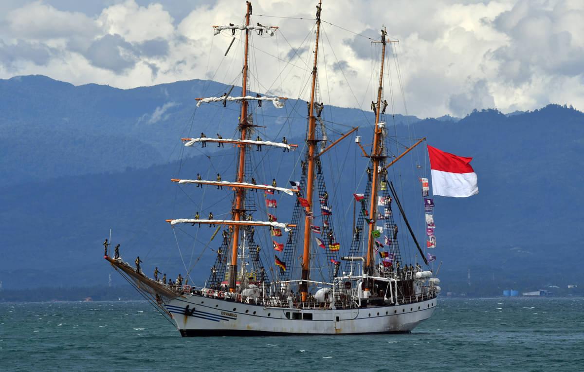 KRI Dewaruci.