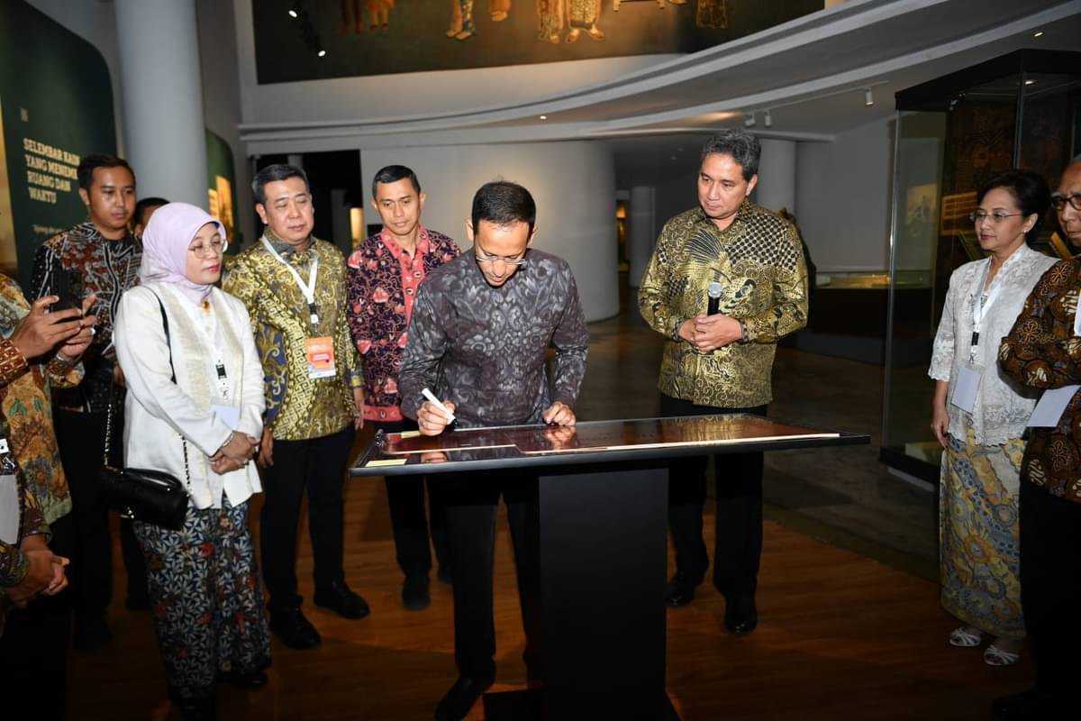 MUSEUM BATIK: Mendikbud Ristek Nadiem Makarim meresmikan Museum Batik Indonesia di TMII, Jakarta Senin (2/10/2023)